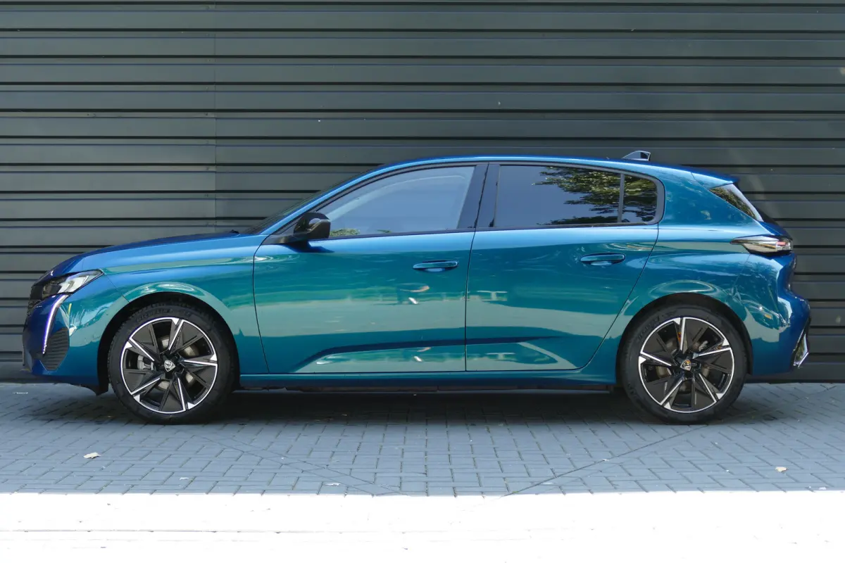 EV 156PK 54KWH ALLURE AUTOMAAT / CAMERA / STOEL-STUURVERWARMING / KEYLESS / FULL-LED / 18"LMV / NAVI / CLIMA / PDC / BLUETOOTH / ADAPT. CRUISECONTROL / 1E EIGENAAR / SCHITTERENDE STAAT !!