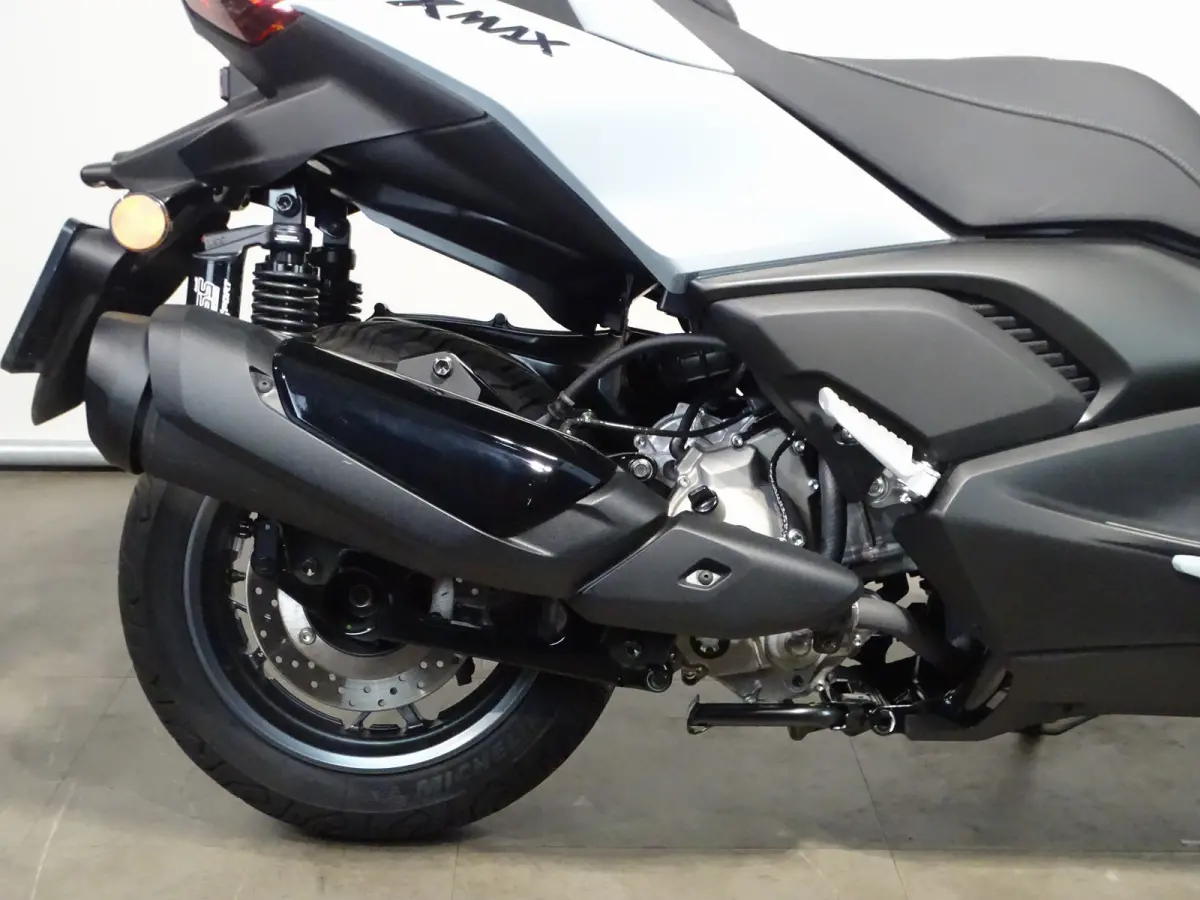 X-MAX 300 TECH MAX +
