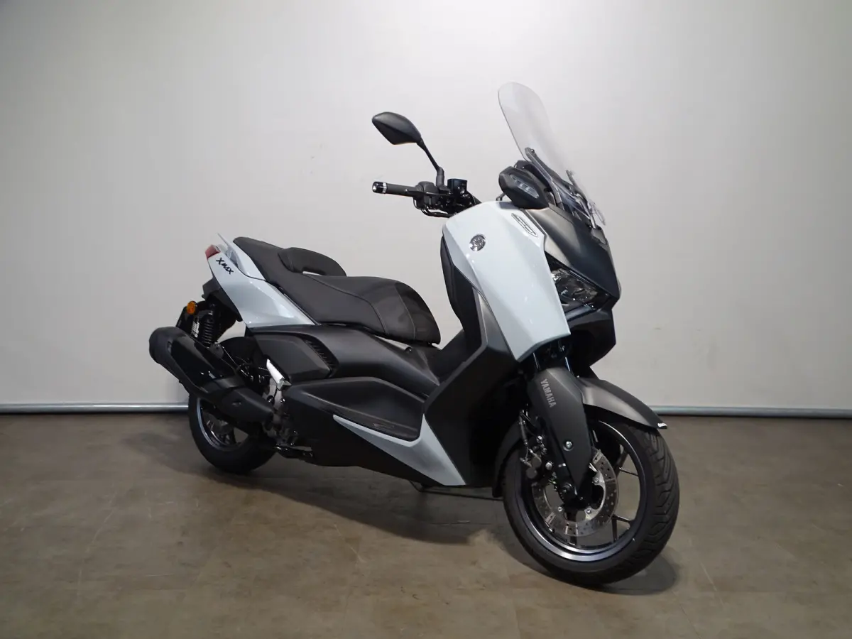 X-MAX 300 TECH MAX +