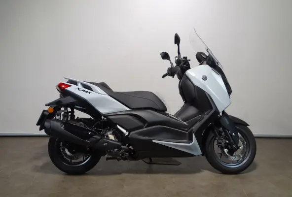 X-MAX 300 TECH MAX +