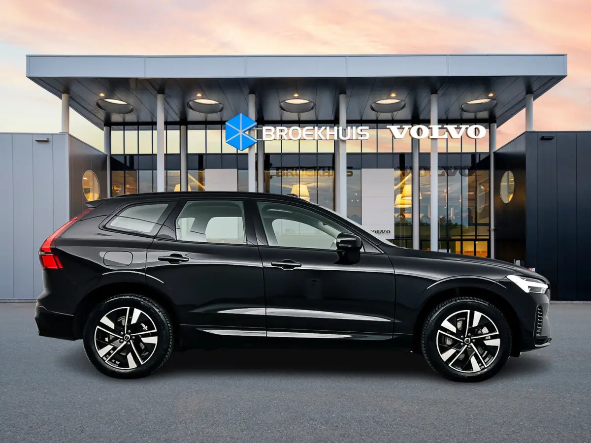T6 Recharge Plus Dark | 19" Allseason | Panoramadak | Head-Up | 360 Camera | Trekhaak | Harman Kardon | Elektr. verst. Stoelen | Stoel/Stuurverwarming |