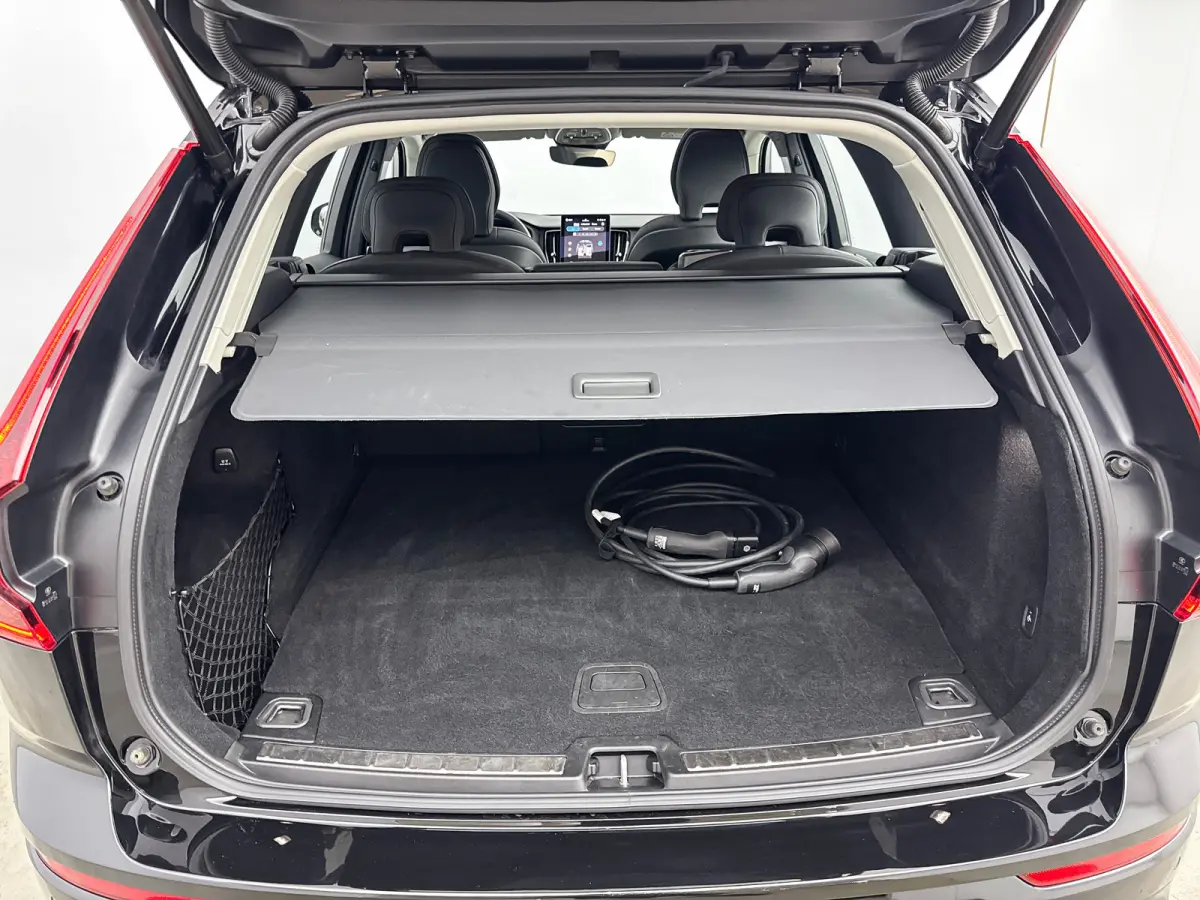 T6 Recharge Plus Dark | 19" Allseason | Panoramadak | Head-Up | 360 Camera | Trekhaak | Harman Kardon | Elektr. verst. Stoelen | Stoel/Stuurverwarming |