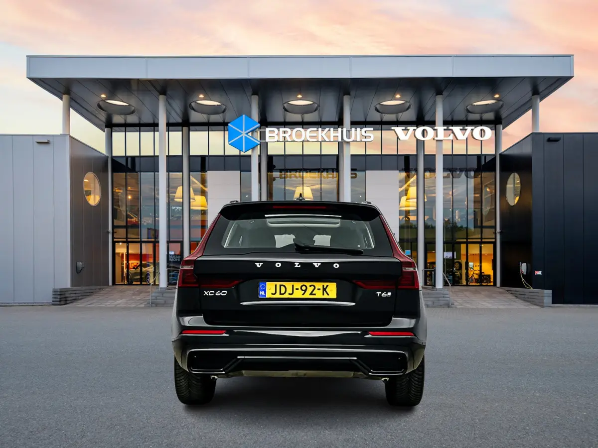 T6 Recharge Plus Dark | 19" Allseason | Panoramadak | Head-Up | 360 Camera | Trekhaak | Harman Kardon | Elektr. verst. Stoelen | Stoel/Stuurverwarming |