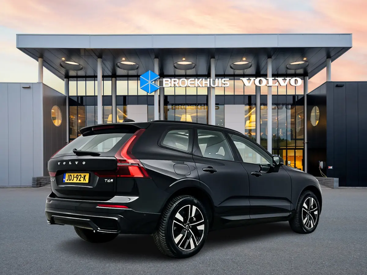 T6 Recharge Plus Dark | 19" Allseason | Panoramadak | Head-Up | 360 Camera | Trekhaak | Harman Kardon | Elektr. verst. Stoelen | Stoel/Stuurverwarming |