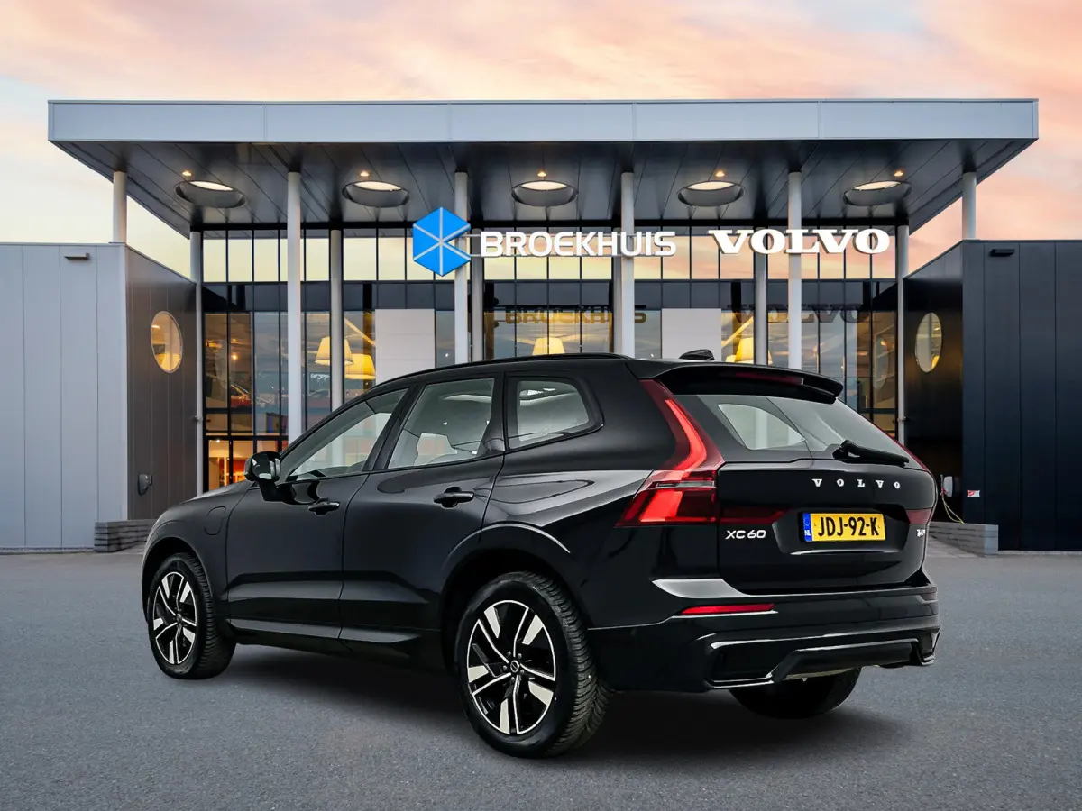 T6 Recharge Plus Dark | 19" Allseason | Panoramadak | Head-Up | 360 Camera | Trekhaak | Harman Kardon | Elektr. verst. Stoelen | Stoel/Stuurverwarming |