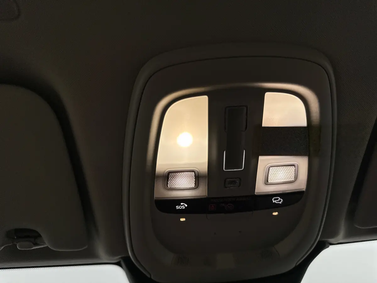 T6 Recharge Plus Dark | 19" Allseason | Panoramadak | Head-Up | 360 Camera | Trekhaak | Harman Kardon | Elektr. verst. Stoelen | Stoel/Stuurverwarming |