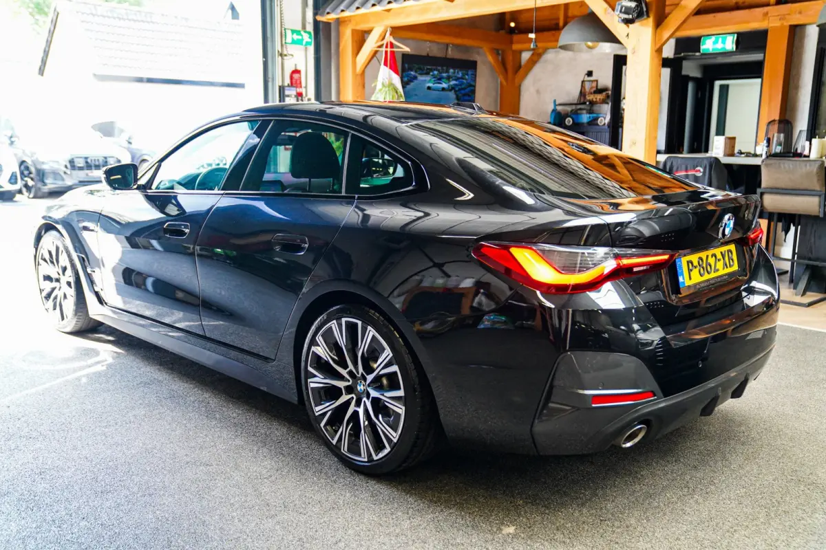 420i Business Edition Plus | Head up Display | Stuurwielverwarming | Panoramadak