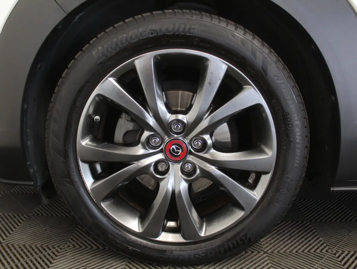 2.0 e-SkyActiv-X M Hybrid 100th Anniversary Ed. CLIMATE | ADAPCRUISE | HEAD-UP | 360CAMERA | STOELMEM | STUUR/STOELVERW | DAB | LMV18 | LEER | LED | CARPLAY