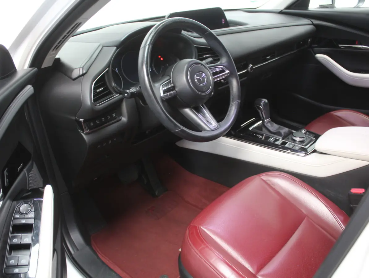 2.0 e-SkyActiv-X M Hybrid 100th Anniversary Ed. CLIMATE | ADAPCRUISE | HEAD-UP | 360CAMERA | STOELMEM | STUUR/STOELVERW | DAB | LMV18 | LEER | LED | CARPLAY