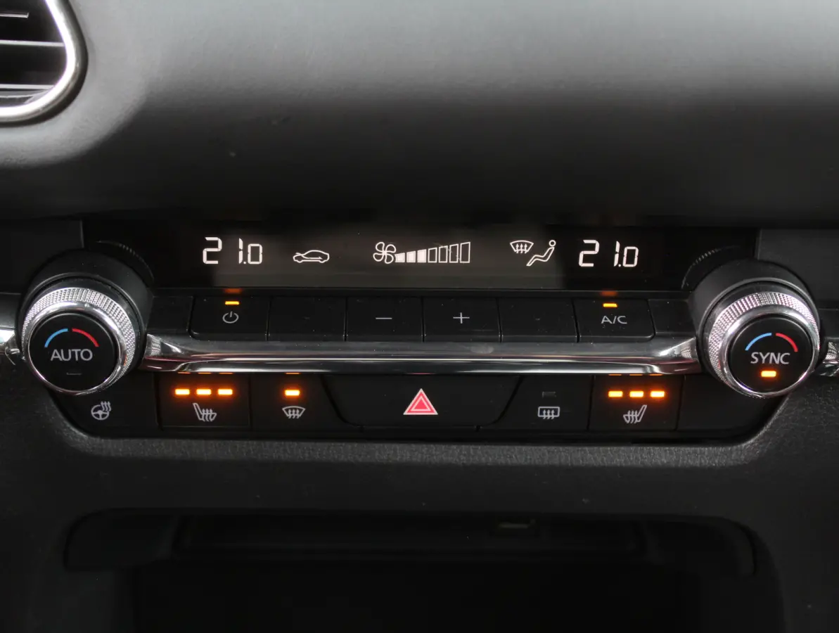 2.0 e-SkyActiv-X M Hybrid 100th Anniversary Ed. CLIMATE | ADAPCRUISE | HEAD-UP | 360CAMERA | STOELMEM | STUUR/STOELVERW | DAB | LMV18 | LEER | LED | CARPLAY