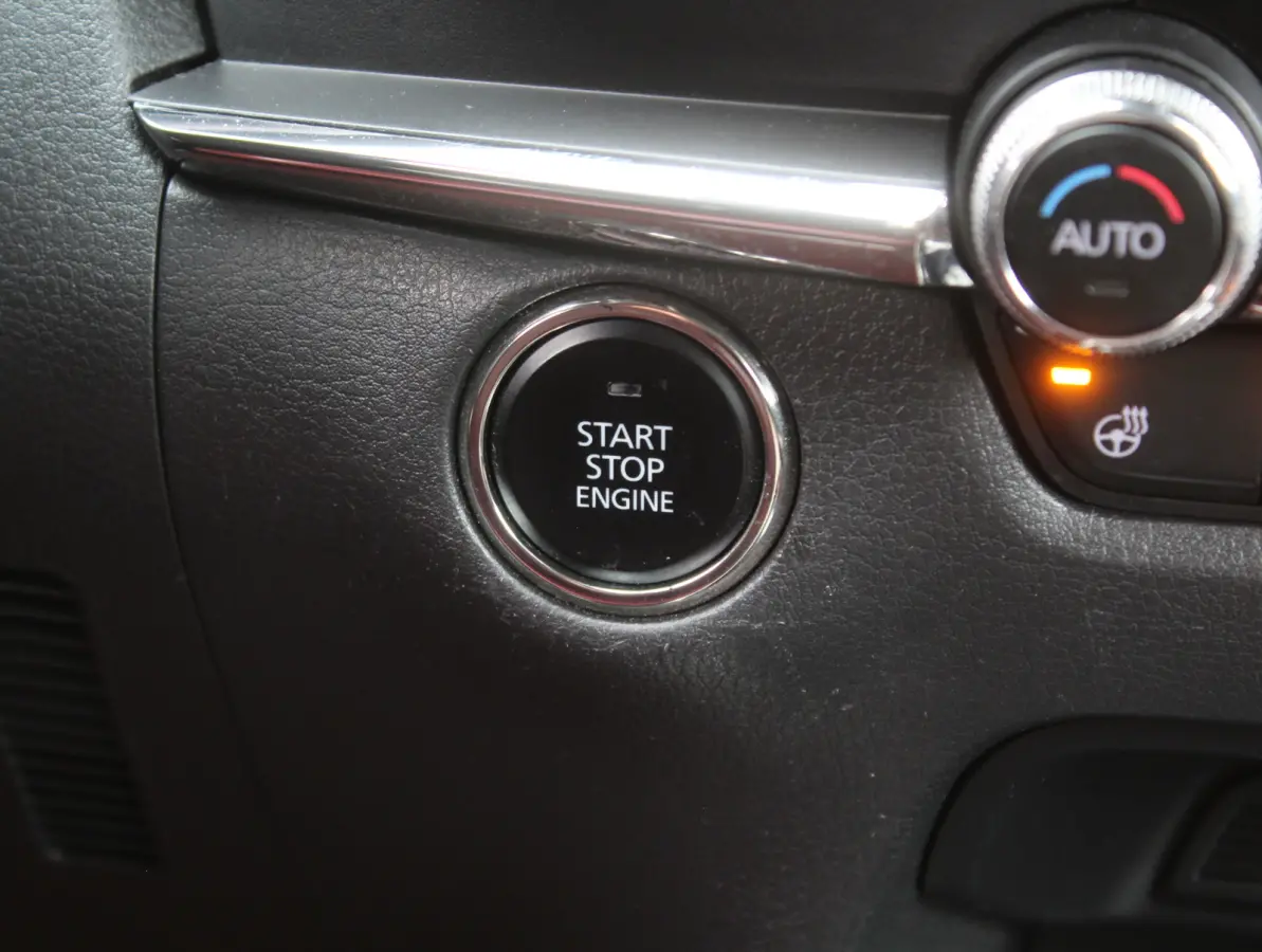 2.0 e-SkyActiv-X M Hybrid 100th Anniversary Ed. CLIMATE | ADAPCRUISE | HEAD-UP | 360CAMERA | STOELMEM | STUUR/STOELVERW | DAB | LMV18 | LEER | LED | CARPLAY