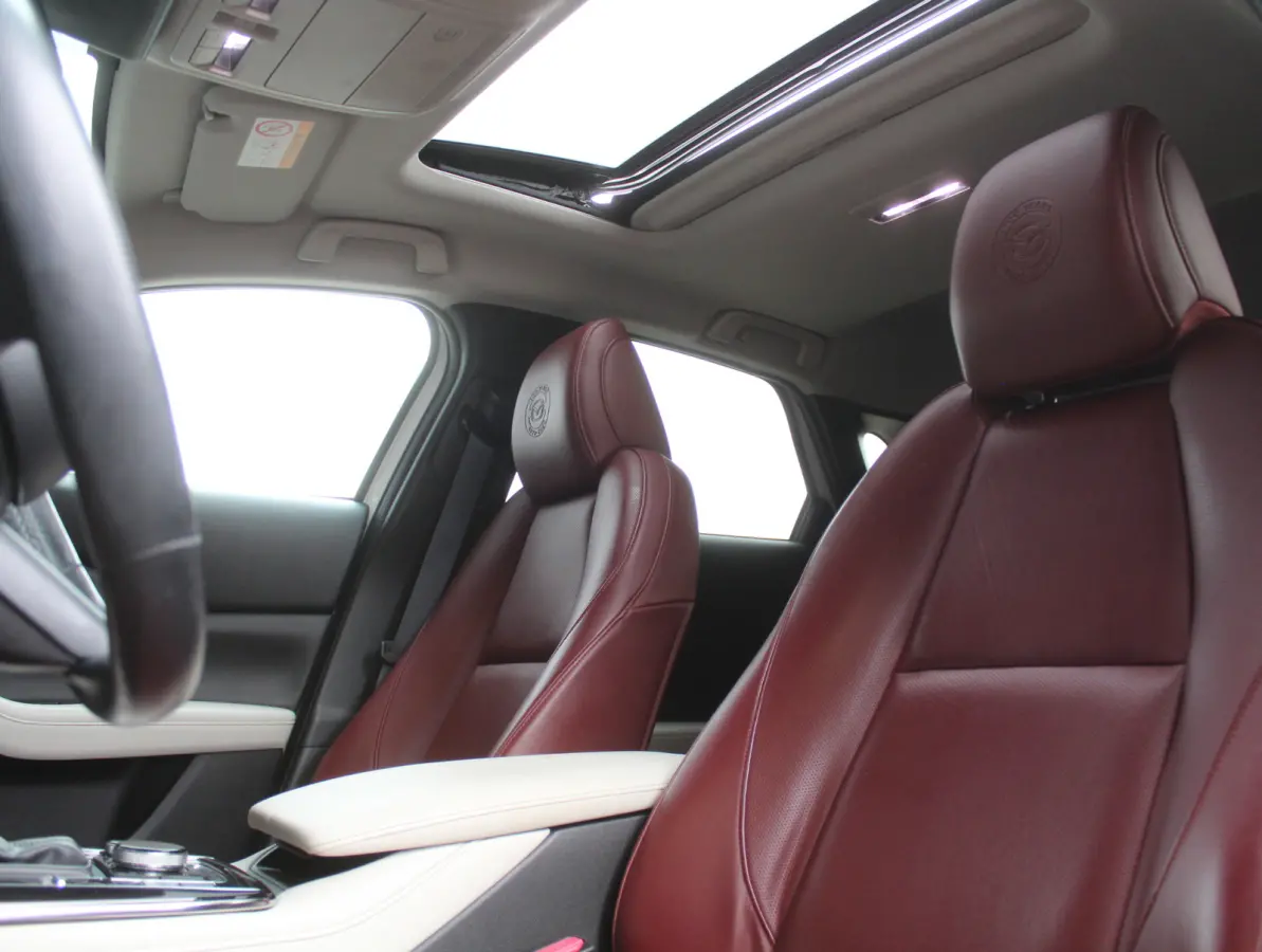 2.0 e-SkyActiv-X M Hybrid 100th Anniversary Ed. CLIMATE | ADAPCRUISE | HEAD-UP | 360CAMERA | STOELMEM | STUUR/STOELVERW | DAB | LMV18 | LEER | LED | CARPLAY