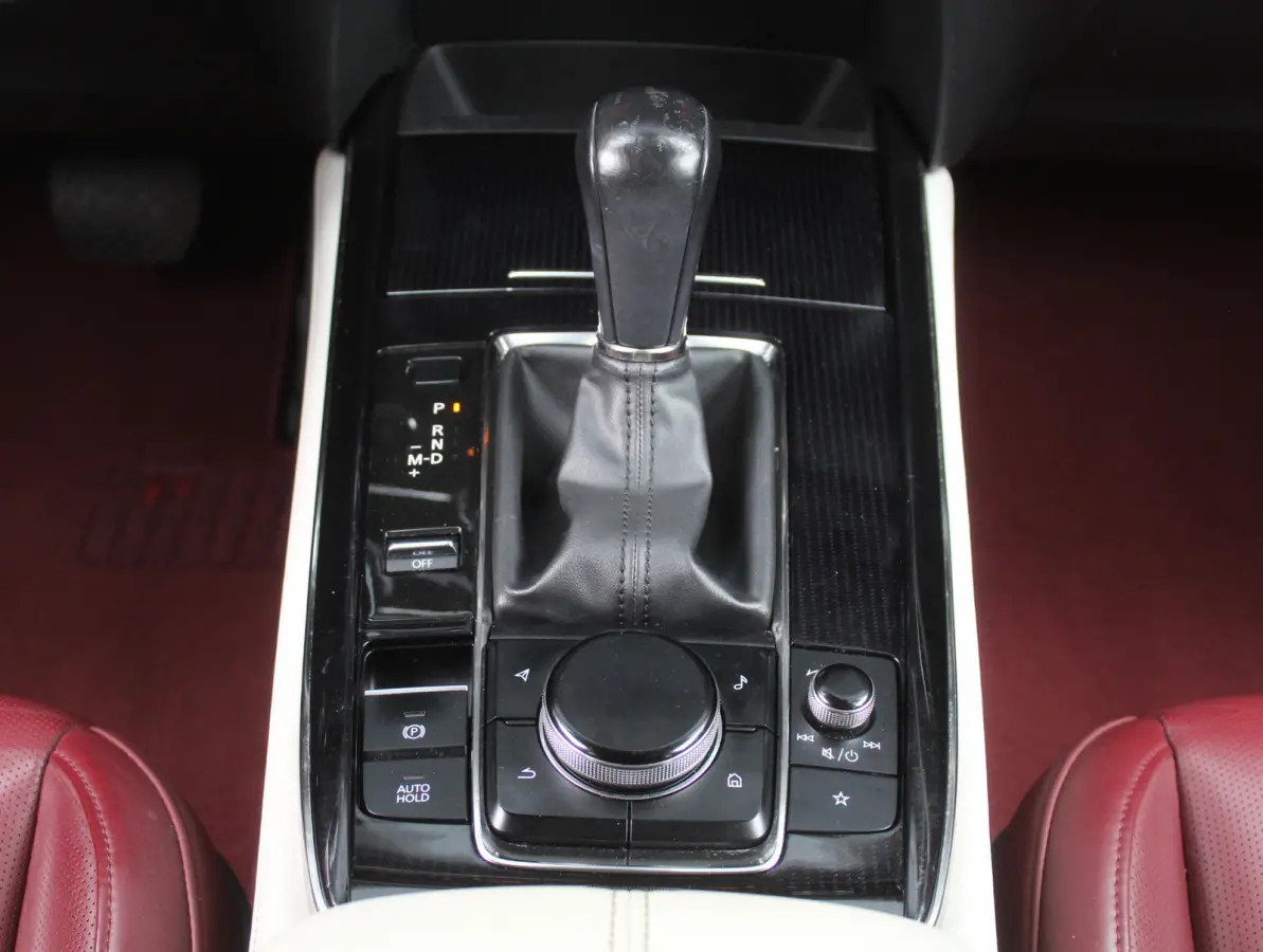 2.0 e-SkyActiv-X M Hybrid 100th Anniversary Ed. CLIMATE | ADAPCRUISE | HEAD-UP | 360CAMERA | STOELMEM | STUUR/STOELVERW | DAB | LMV18 | LEER | LED | CARPLAY