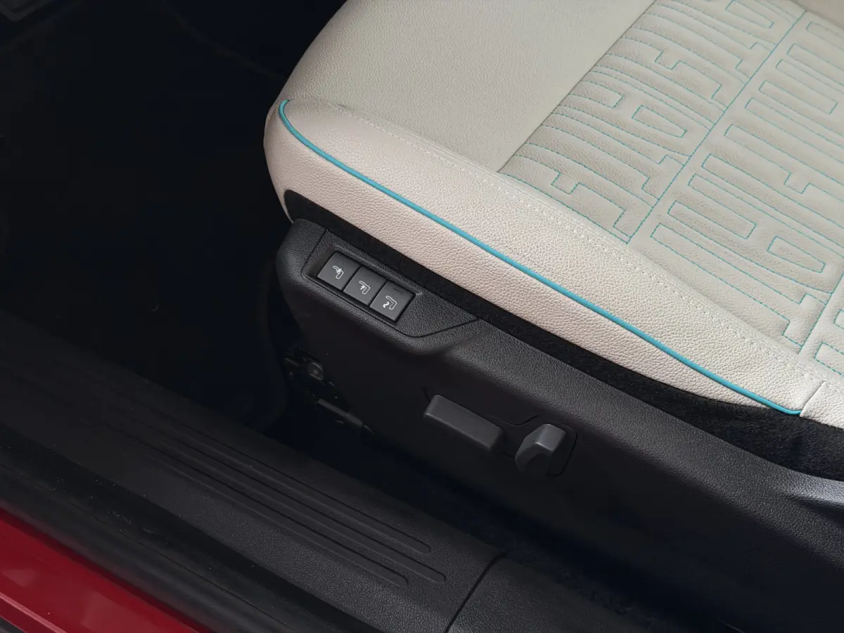 1.2 HYBRID LA PRIMA CAMERA CARPLAY ADAP.CRUISE STOELVERW. ELEK.KLEP LEER MASSAGE ELEK.STOEL 18''LMV ✅ Top Auto Fiat Wijchen , 30 Jaar ervaring in Fiat , Wij leveren de : Icon / La Prima / 