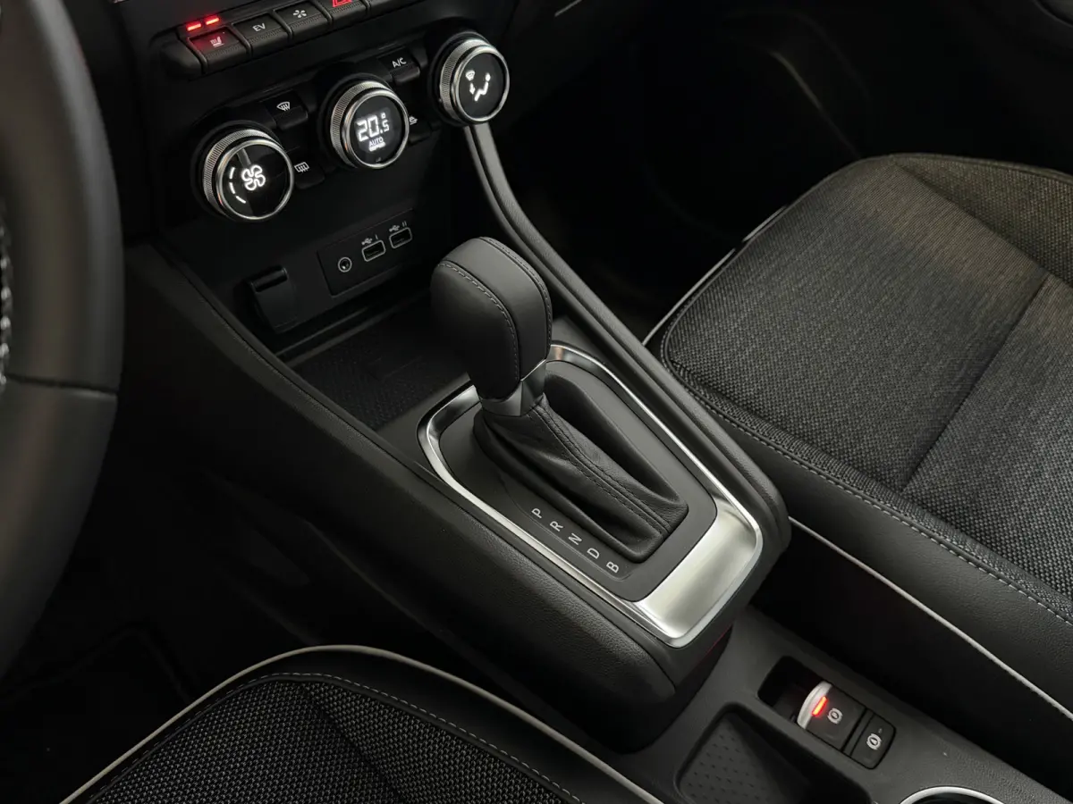 1.6 PHEV AT INTENSE+ NW AUTO / CAMERA / NAVI LED STOEL + STUUR VERW PLUG IN HYBRID