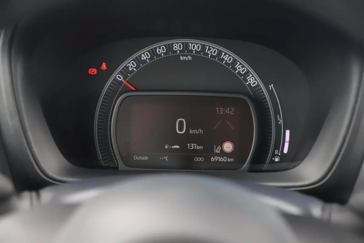 1.0 VVT-i MT Quiet Edition Airco Adaptive Cruise Elektrische Ramen CV