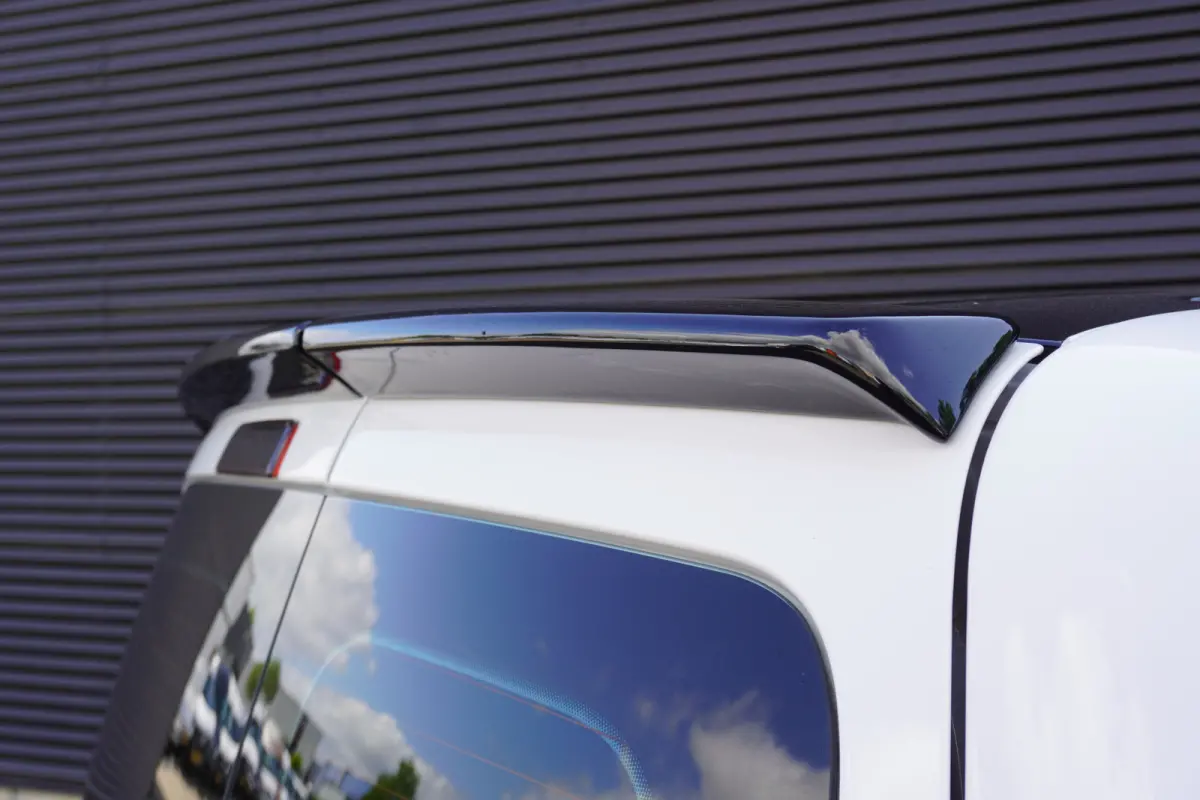 185pk Gechipt Trekhaak Apple carplay Cruise conrol Airco 18" Velgen Spoiler