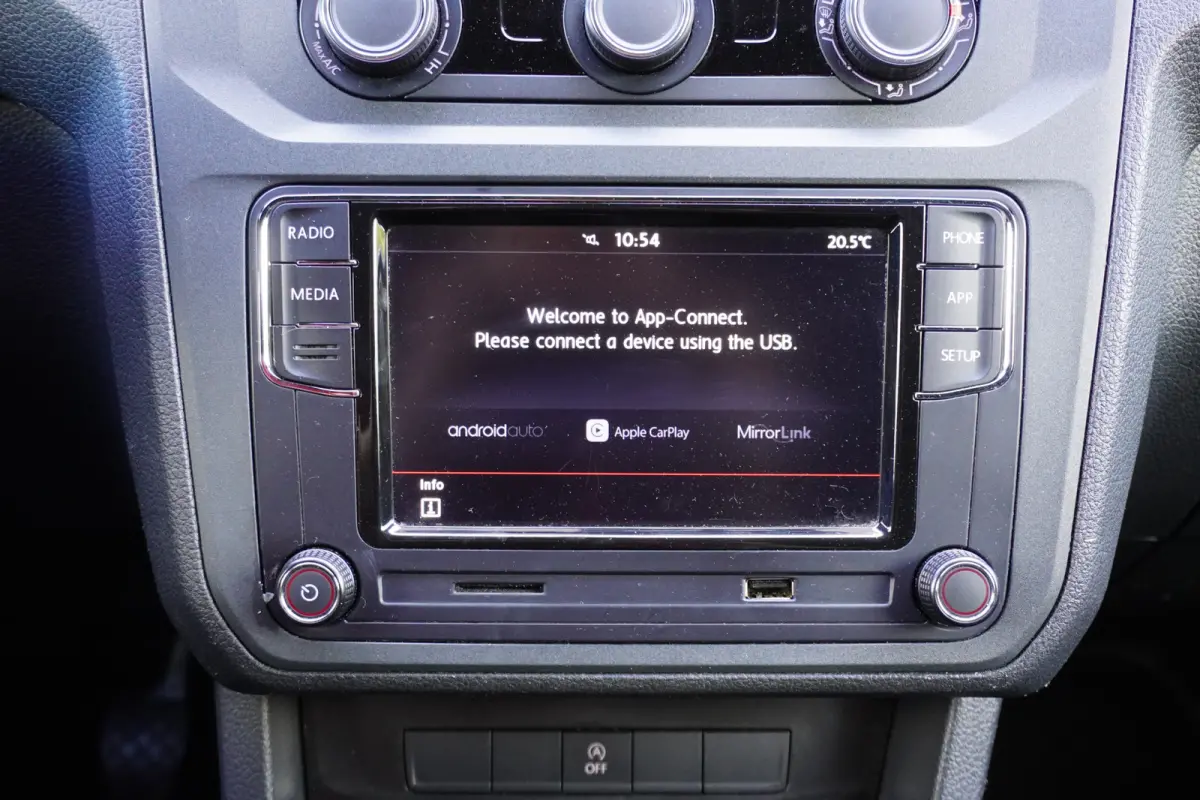 185pk Gechipt Trekhaak Apple carplay Cruise conrol Airco 18" Velgen Spoiler