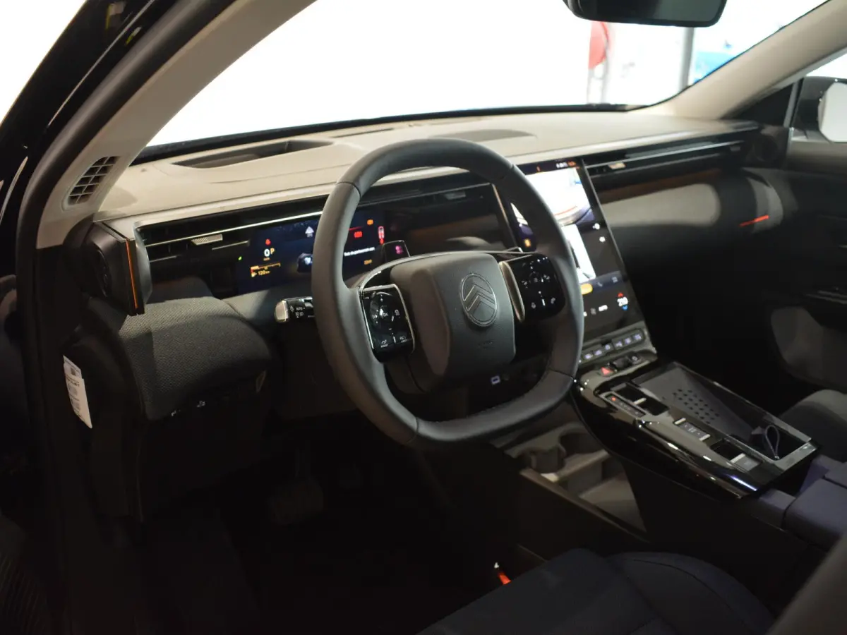 1.2 Hybrid 145 Business | Navigatie |