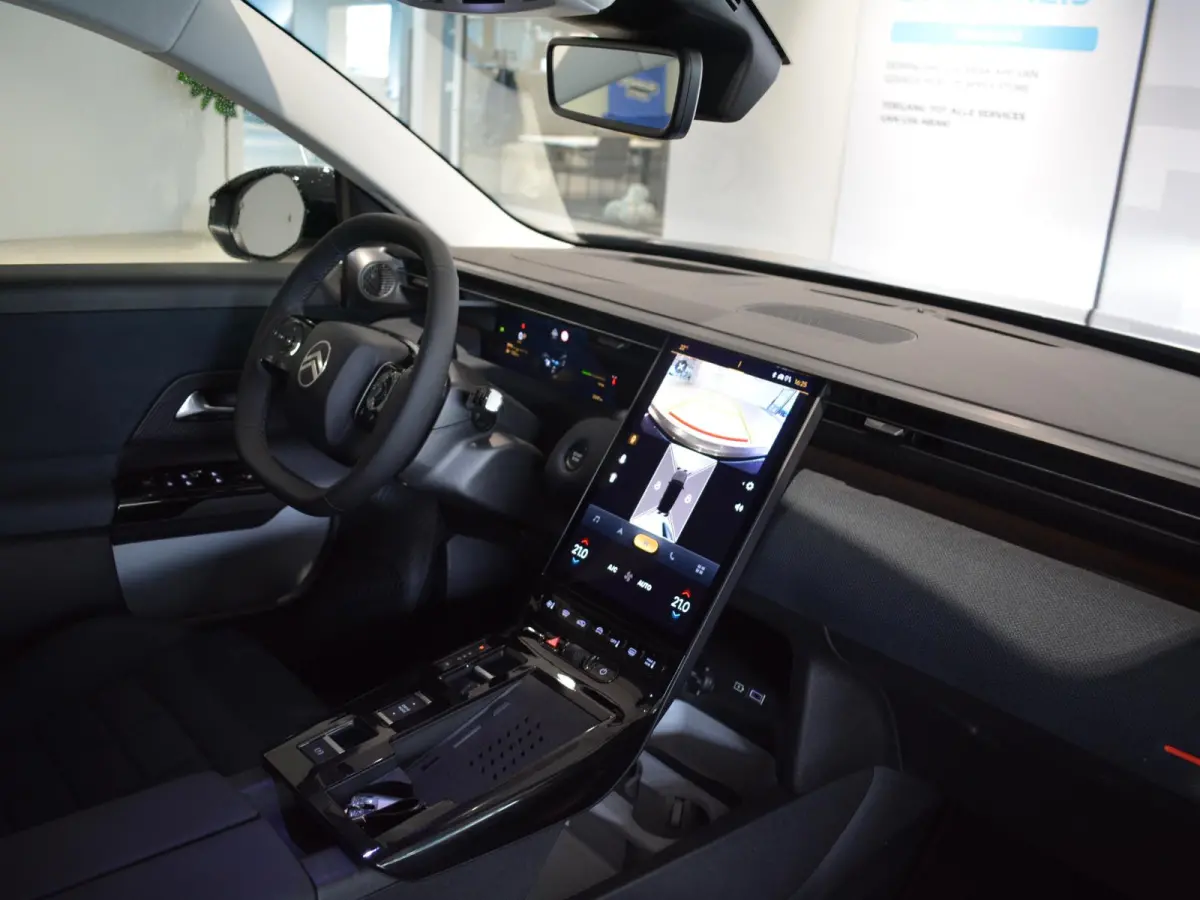 1.2 Hybrid 145 Business | Navigatie |