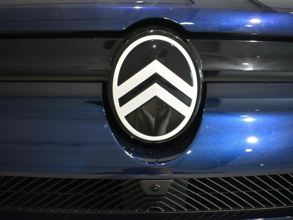 1.2 Hybrid 145 Business | Navigatie |