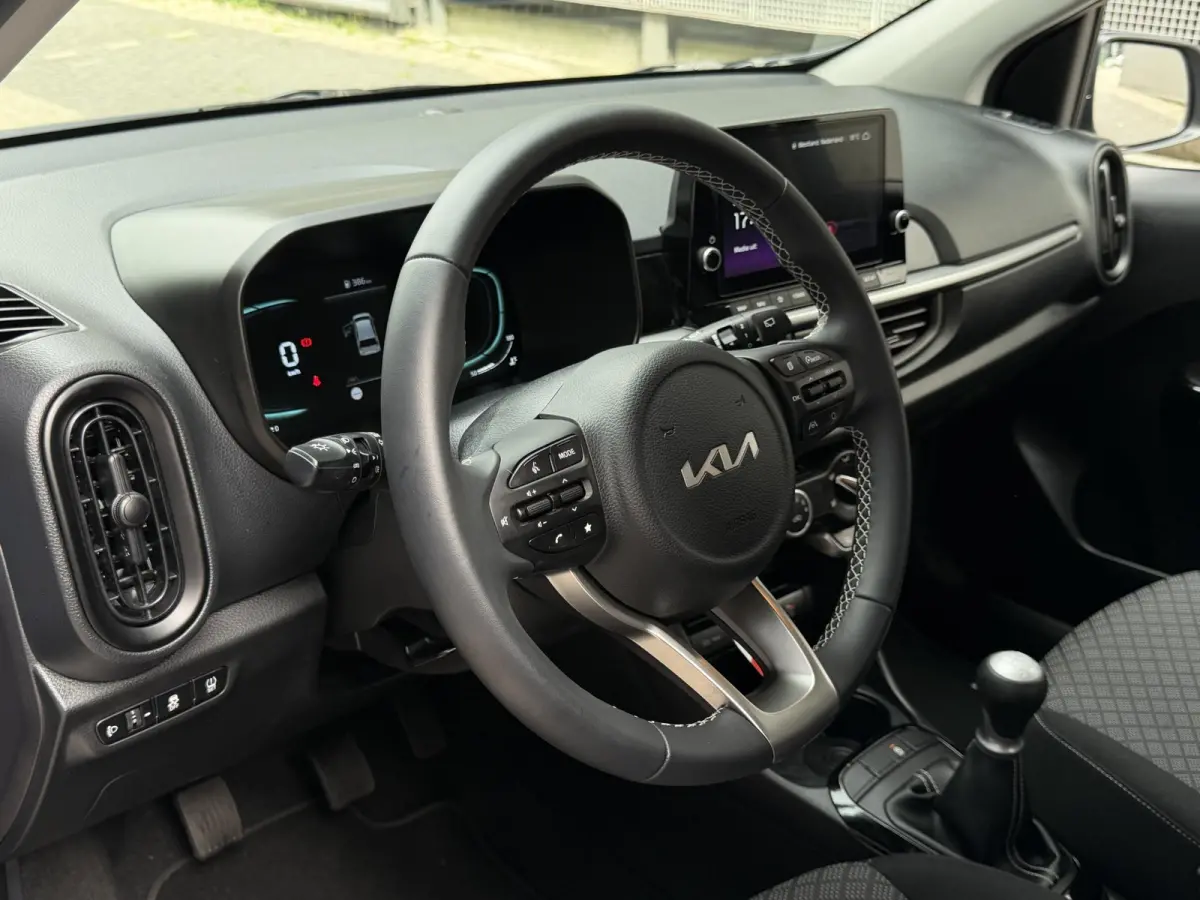 1.0 DPI DynamicPlusLine | Navi | Achteruitrijcamera | Parkeersensoren achter | Apple/Android carplay | Cruise control | LED | Privacy glass | LMV