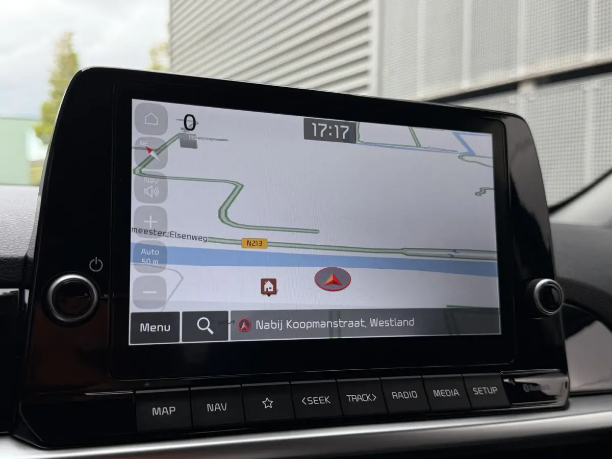1.0 DPI DynamicPlusLine | Navi | Achteruitrijcamera | Parkeersensoren achter | Apple/Android carplay | Cruise control | LED | Privacy glass | LMV