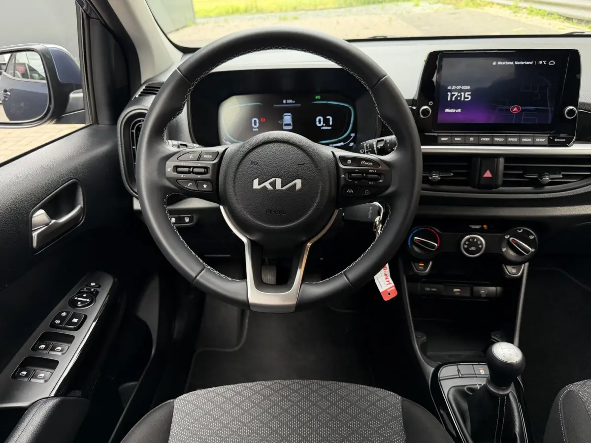 1.0 DPI DynamicPlusLine | Navi | Achteruitrijcamera | Parkeersensoren achter | Apple/Android carplay | Cruise control | LED | Privacy glass | LMV