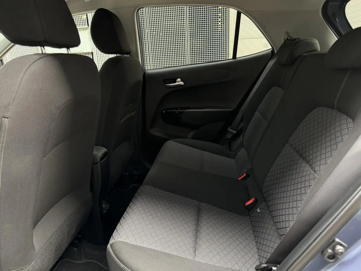 1.0 DPI DynamicPlusLine | Navi | Achteruitrijcamera | Parkeersensoren achter | Apple/Android carplay | Cruise control | LED | Privacy glass | LMV