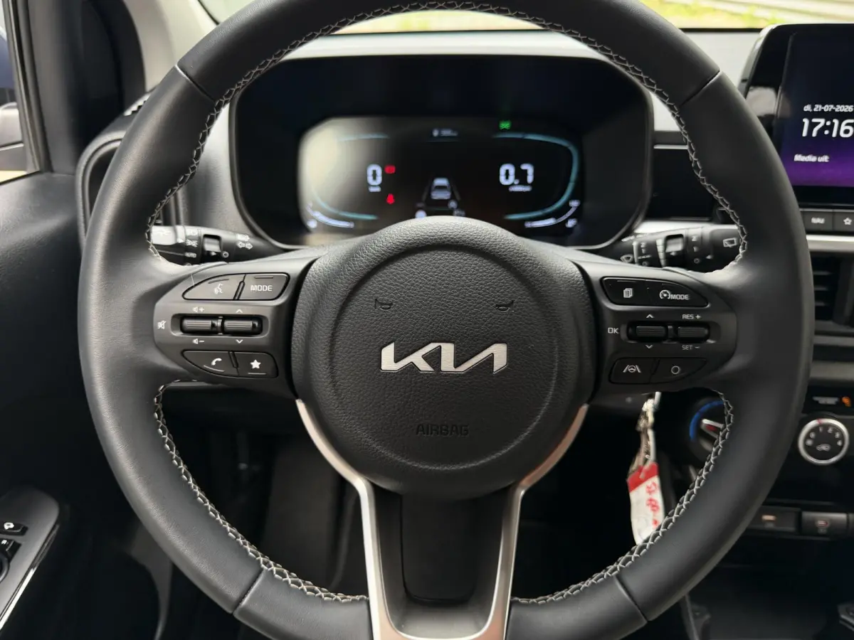 1.0 DPI DynamicPlusLine | Navi | Achteruitrijcamera | Parkeersensoren achter | Apple/Android carplay | Cruise control | LED | Privacy glass | LMV