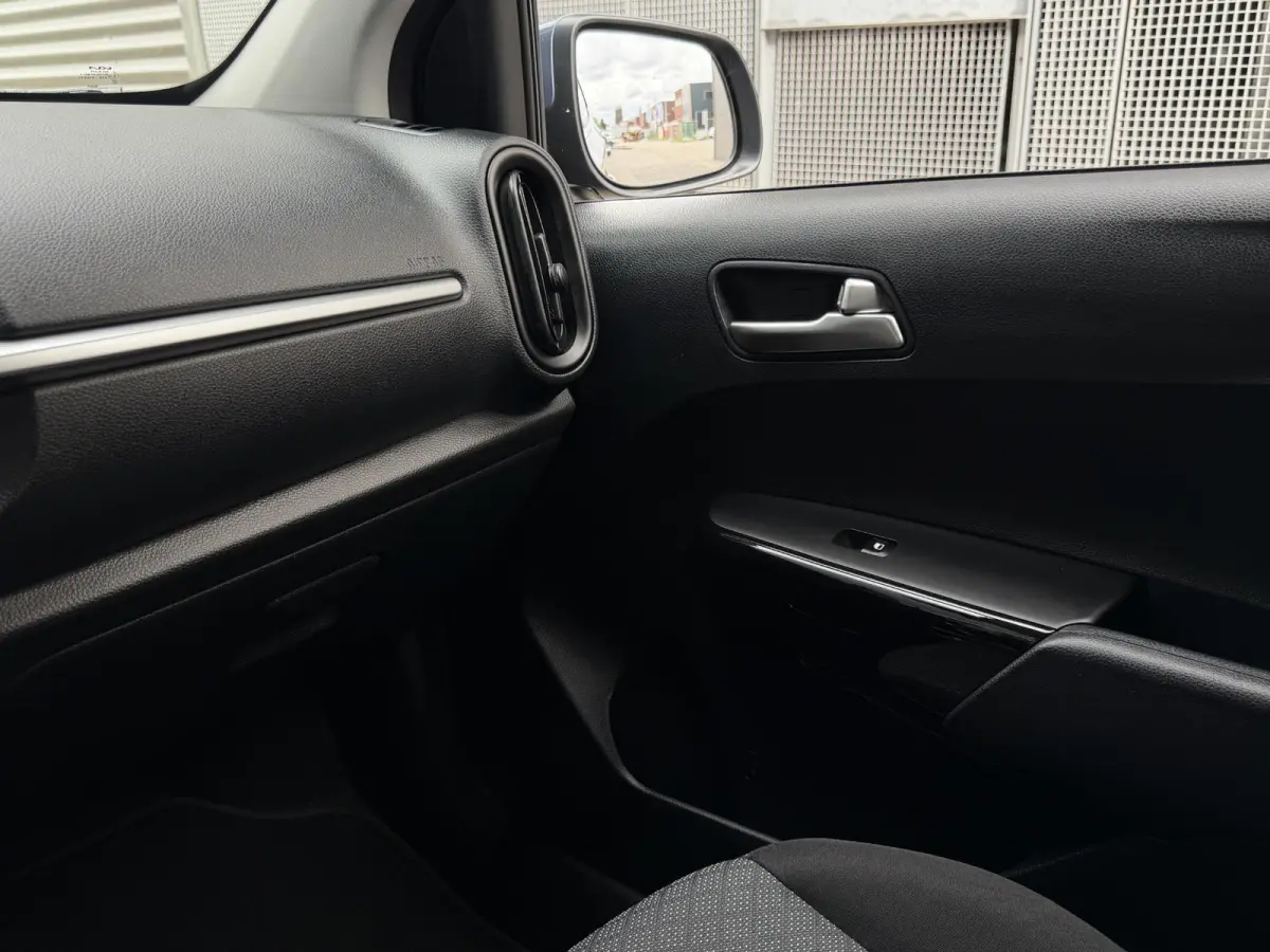 1.0 DPI DynamicPlusLine | Navi | Achteruitrijcamera | Parkeersensoren achter | Apple/Android carplay | Cruise control | LED | Privacy glass | LMV