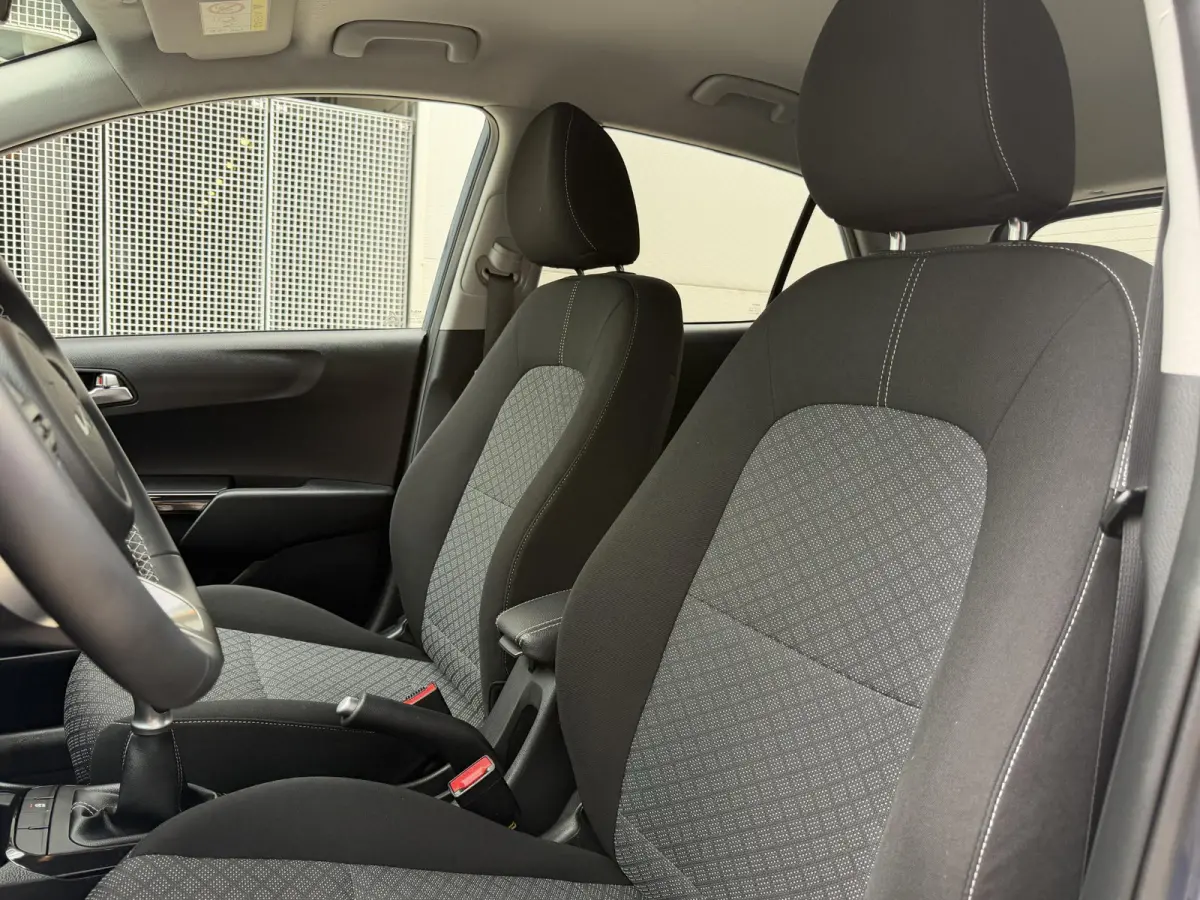 1.0 DPI DynamicPlusLine | Navi | Achteruitrijcamera | Parkeersensoren achter | Apple/Android carplay | Cruise control | LED | Privacy glass | LMV