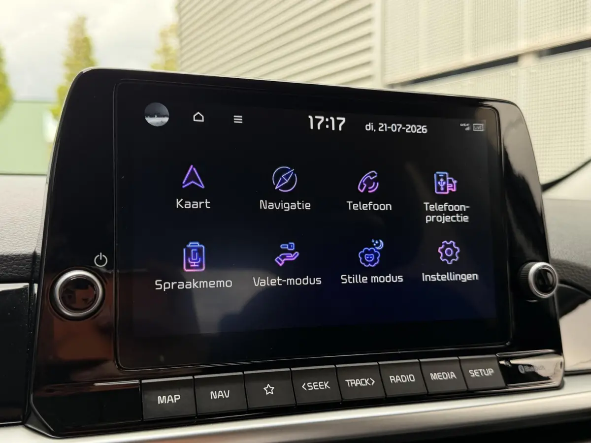 1.0 DPI DynamicPlusLine | Navi | Achteruitrijcamera | Parkeersensoren achter | Apple/Android carplay | Cruise control | LED | Privacy glass | LMV