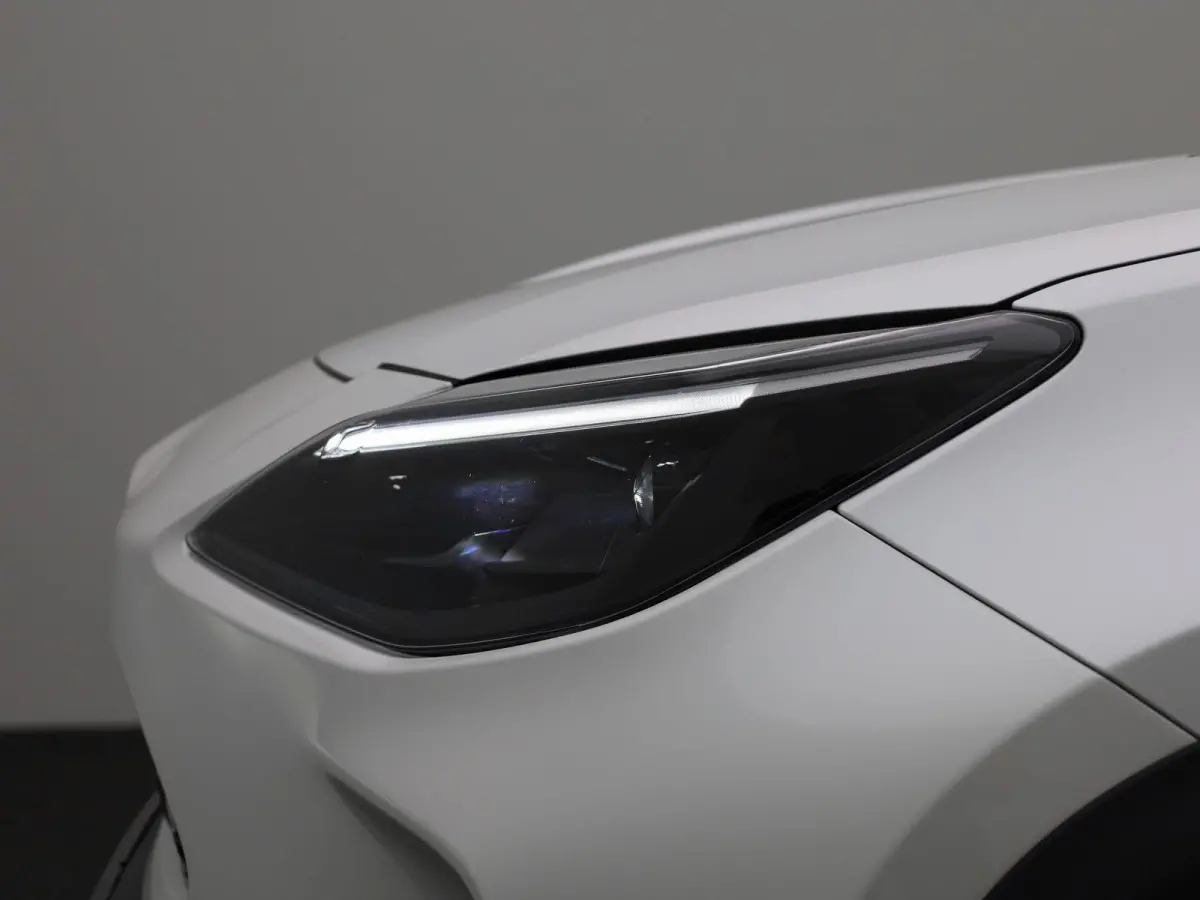 1.5 Hybrid 130 Launch Edition | Automaat |  Apple & Android Carplay | Cruise Control  | Parkeersensoren & Camera | Stoelverwarming | Climate Control