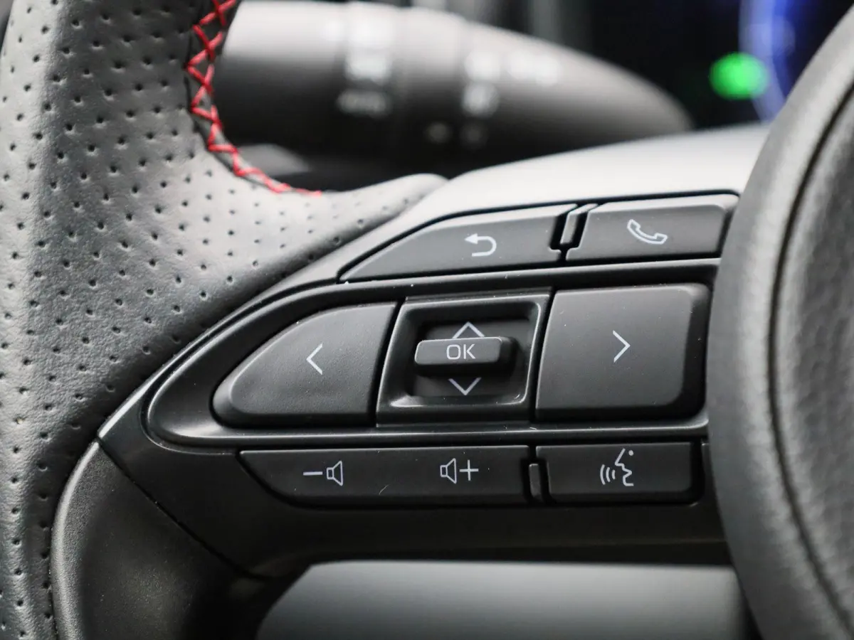 1.5 Hybrid 130 Launch Edition | Automaat |  Apple & Android Carplay | Cruise Control  | Parkeersensoren & Camera | Stoelverwarming | Climate Control