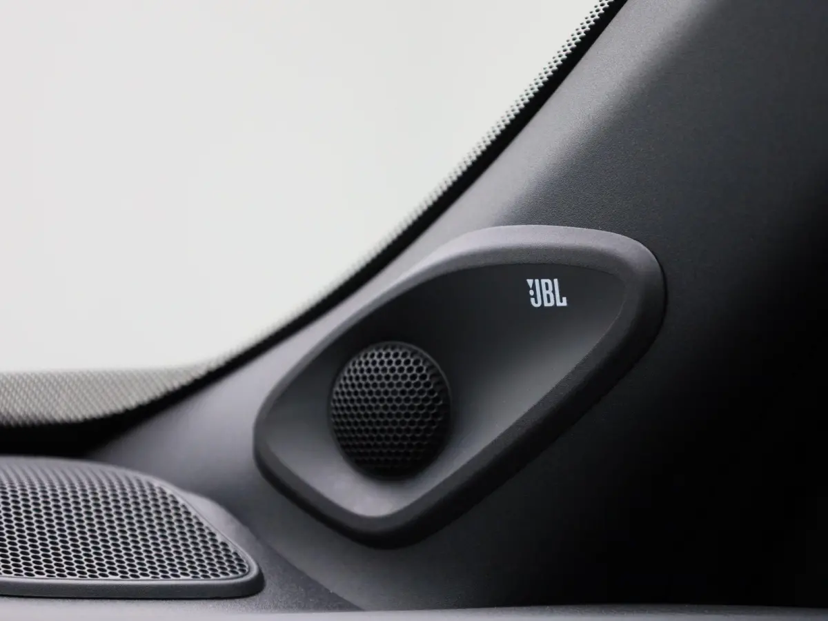 1.5 Hybrid 130 Launch Edition | Automaat |  Apple & Android Carplay | Cruise Control  | Parkeersensoren & Camera | Stoelverwarming | Climate Control
