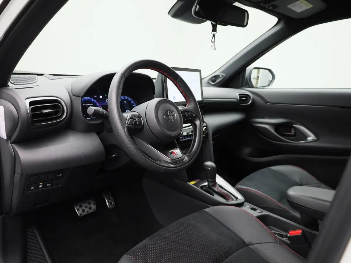 1.5 Hybrid 130 Launch Edition | Automaat |  Apple & Android Carplay | Cruise Control  | Parkeersensoren & Camera | Stoelverwarming | Climate Control