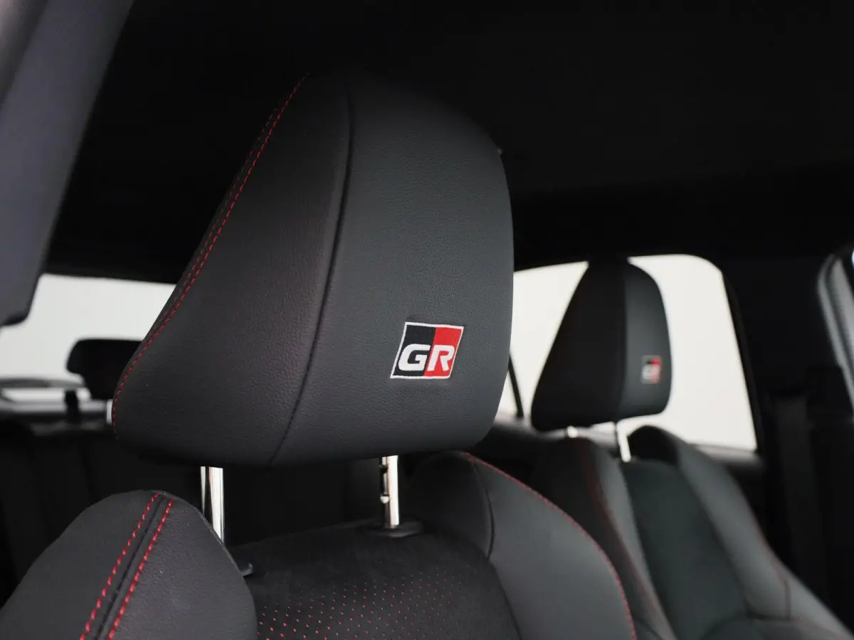 1.5 Hybrid 130 Launch Edition | Automaat |  Apple & Android Carplay | Cruise Control  | Parkeersensoren & Camera | Stoelverwarming | Climate Control