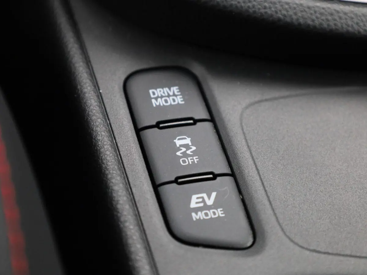 1.5 Hybrid 130 Launch Edition | Automaat |  Apple & Android Carplay | Cruise Control  | Parkeersensoren & Camera | Stoelverwarming | Climate Control