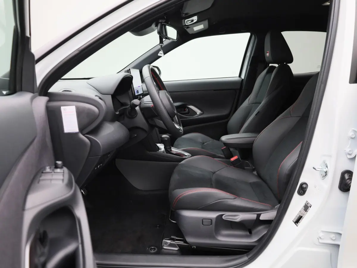 1.5 Hybrid 130 Launch Edition | Automaat |  Apple & Android Carplay | Cruise Control  | Parkeersensoren & Camera | Stoelverwarming | Climate Control