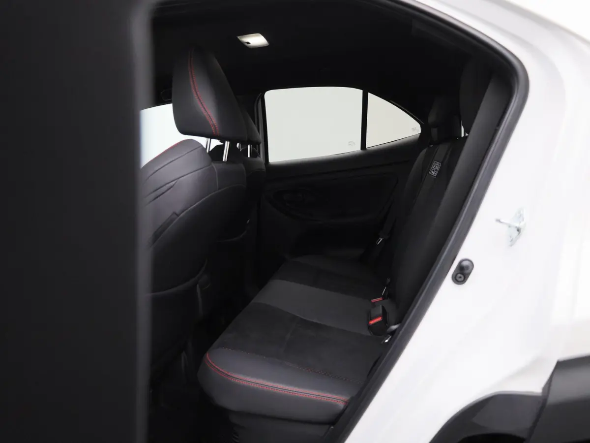 1.5 Hybrid 130 Launch Edition | Automaat |  Apple & Android Carplay | Cruise Control  | Parkeersensoren & Camera | Stoelverwarming | Climate Control