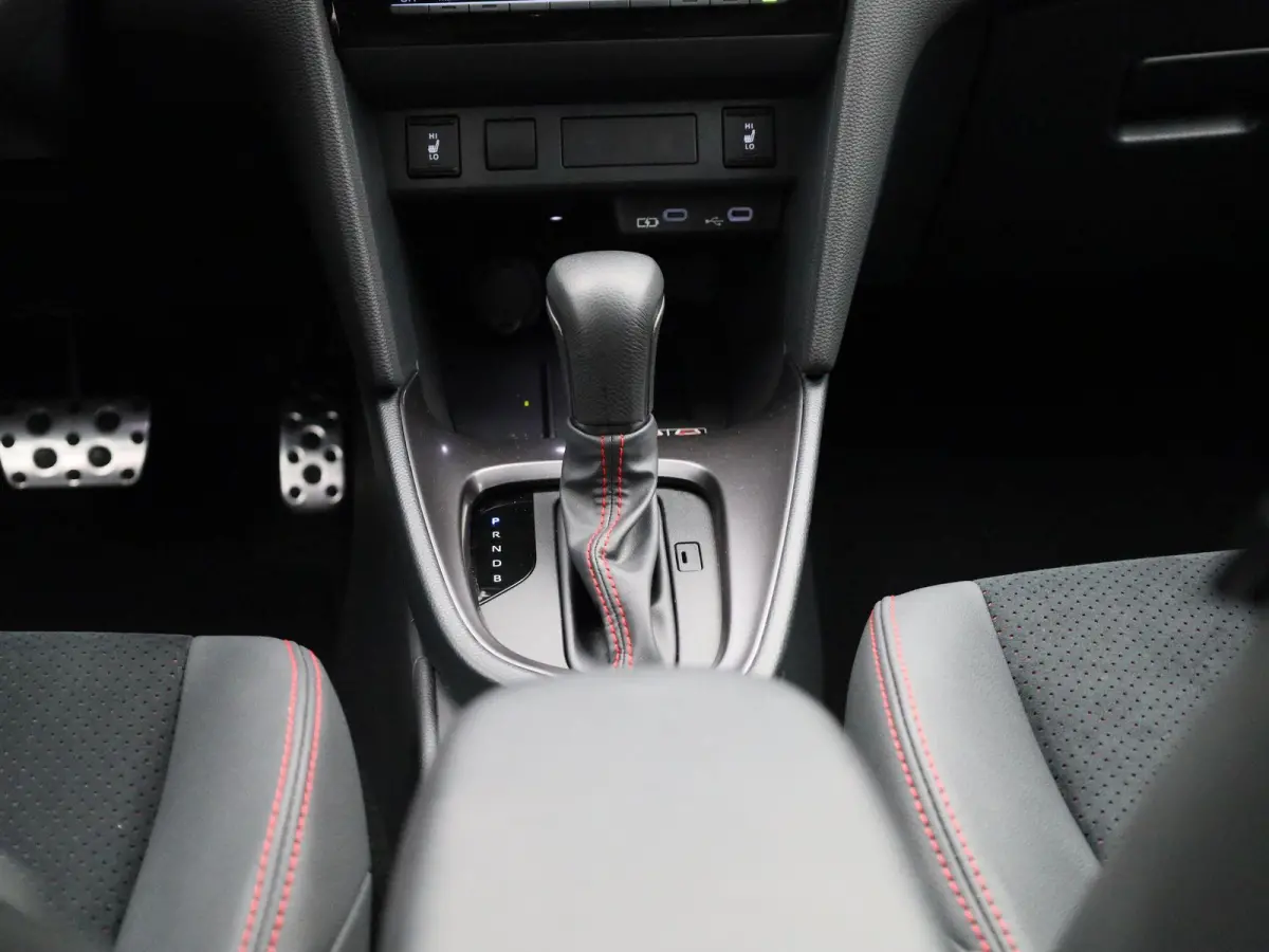 1.5 Hybrid 130 Launch Edition | Automaat |  Apple & Android Carplay | Cruise Control  | Parkeersensoren & Camera | Stoelverwarming | Climate Control