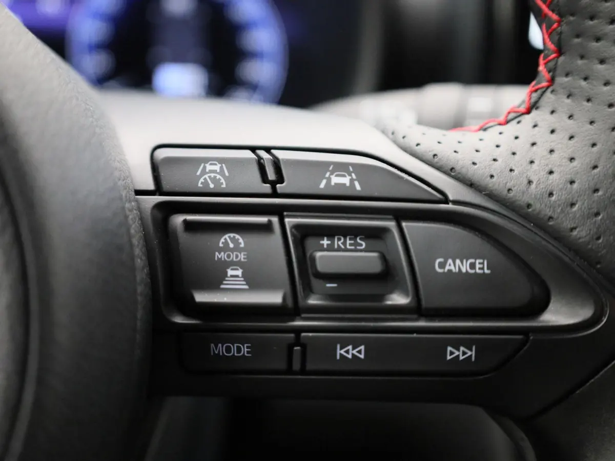 1.5 Hybrid 130 Launch Edition | Automaat |  Apple & Android Carplay | Cruise Control  | Parkeersensoren & Camera | Stoelverwarming | Climate Control