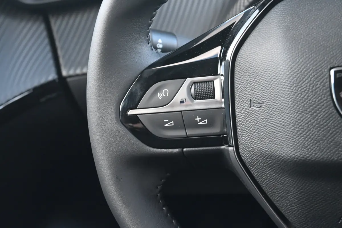 Business, (2025-H0) | 10" HD-touchscreen met PEUGEOT i-Connect® Advanced Navigatie | 10" touchscreen met DAB+ radio en Wireless Mirror Screen (Apple CarPlay / Android Auto ) | Armsteunen po