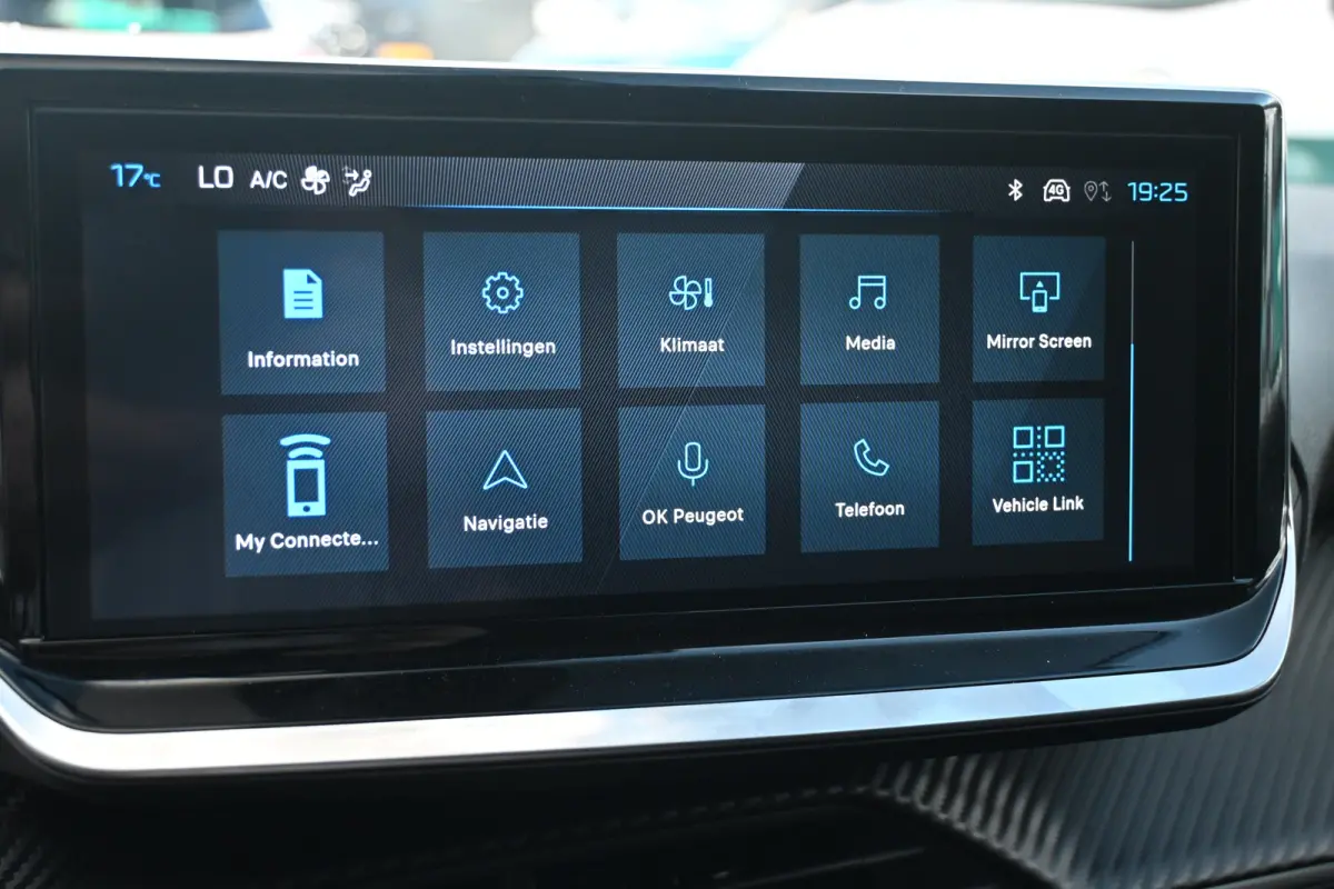 Business, (2025-H0) | 10" HD-touchscreen met PEUGEOT i-Connect® Advanced Navigatie | 10" touchscreen met DAB+ radio en Wireless Mirror Screen (Apple CarPlay / Android Auto ) | Armsteunen po