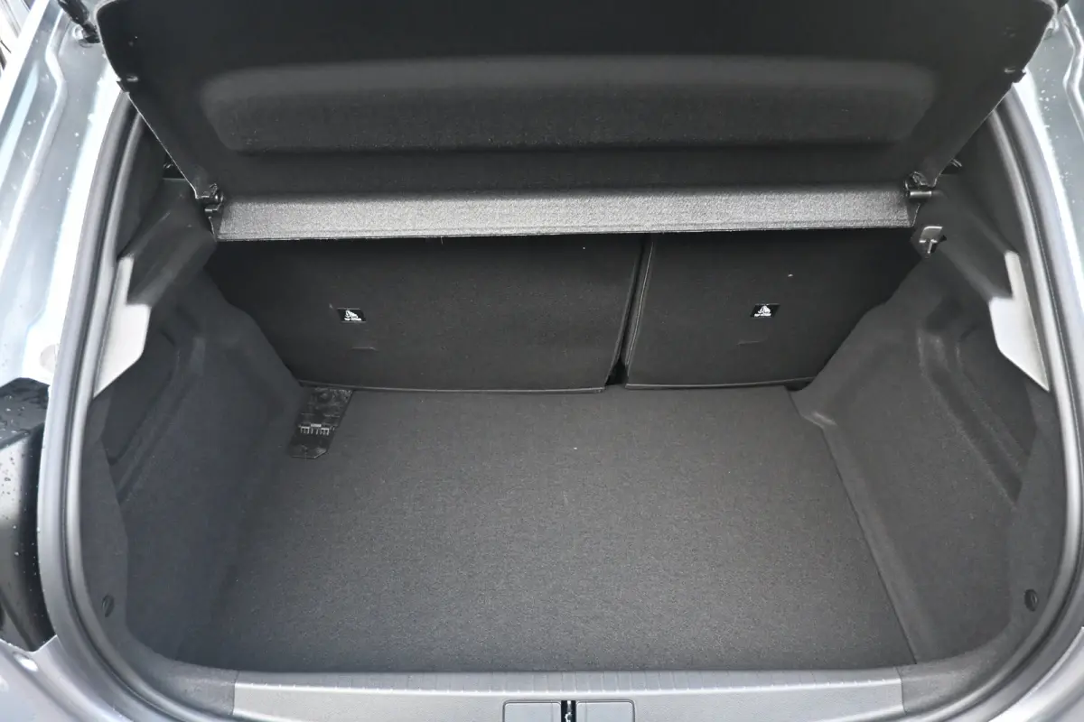 Business, (2025-H0) | 10" HD-touchscreen met PEUGEOT i-Connect® Advanced Navigatie | 10" touchscreen met DAB+ radio en Wireless Mirror Screen (Apple CarPlay / Android Auto ) | Armsteunen po