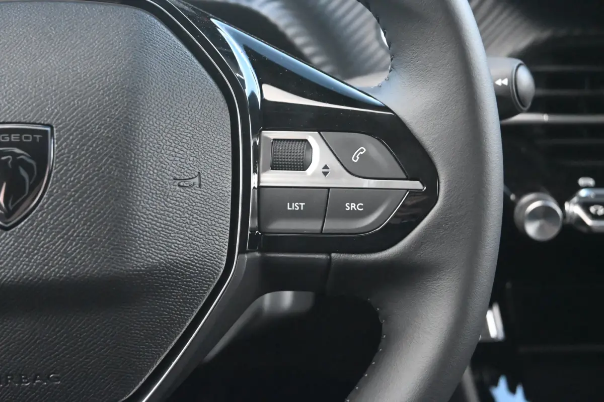 Business, (2025-H0) | 10" HD-touchscreen met PEUGEOT i-Connect® Advanced Navigatie | 10" touchscreen met DAB+ radio en Wireless Mirror Screen (Apple CarPlay / Android Auto ) | Armsteunen po