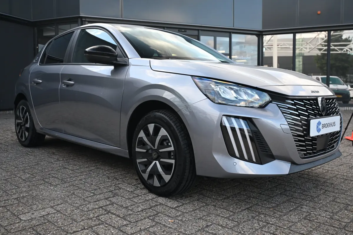 Business, (2025-H0) | 10" HD-touchscreen met PEUGEOT i-Connect® Advanced Navigatie | 10" touchscreen met DAB+ radio en Wireless Mirror Screen (Apple CarPlay / Android Auto ) | Armsteunen po