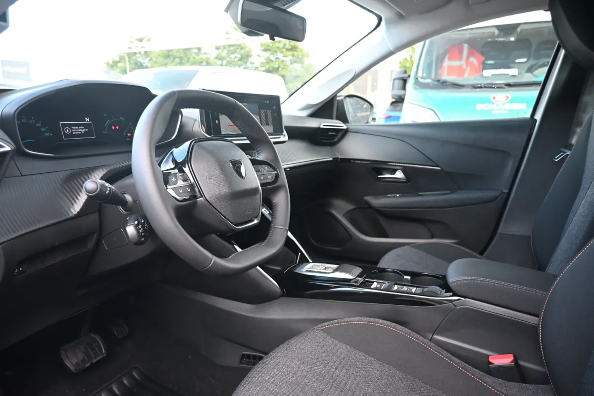 Business, (2025-H0) | 10" HD-touchscreen met PEUGEOT i-Connect® Advanced Navigatie | 10" touchscreen met DAB+ radio en Wireless Mirror Screen (Apple CarPlay / Android Auto ) | Armsteunen po