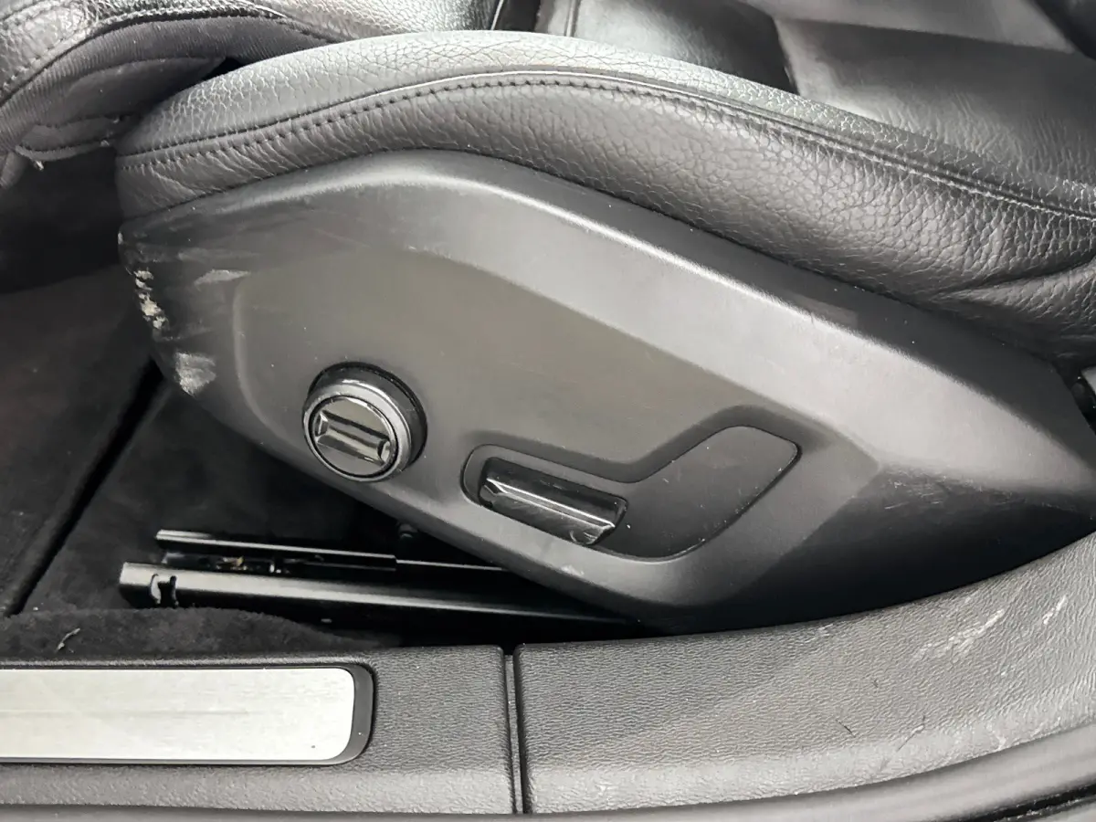 T6 Recharge R-Design | 19" | Lederen bekleding | Keyless | Elektr. Achterklep | Navigatie |